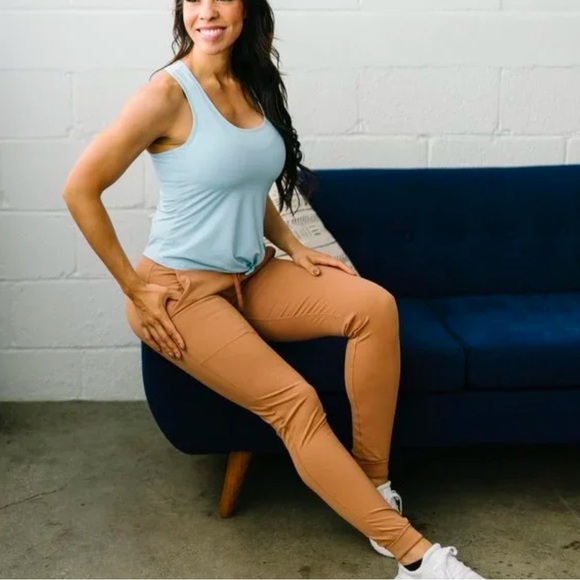 ZYIA Pants - ZYIA Camel Ascend Joggers, SZ Large (but fits like a medium) $25 NWOT